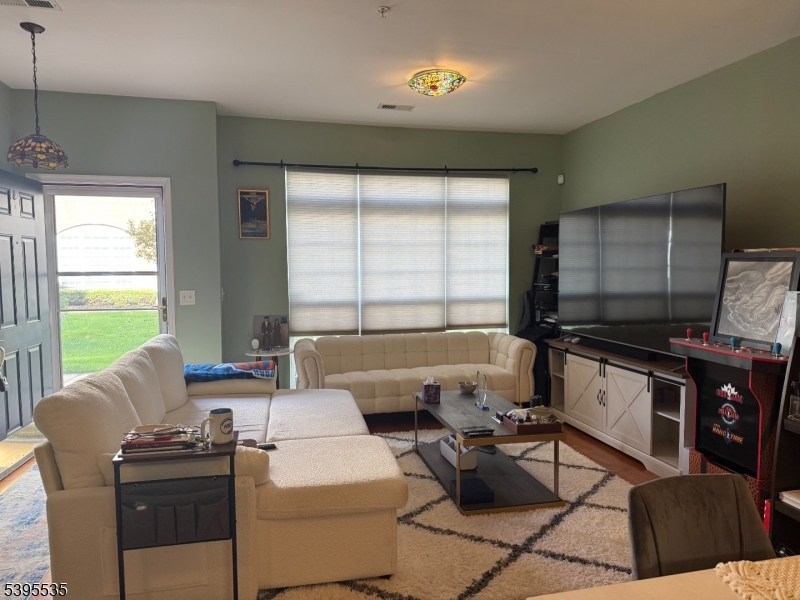 Belleville Twp., NJ 07109,1310 Hamilton St #1310