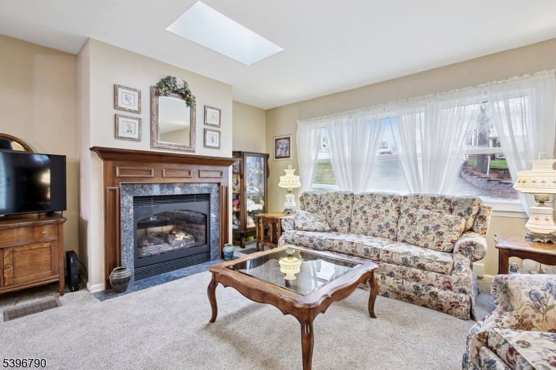 Hopatcong Boro, NJ 07843,2 Teri Ln