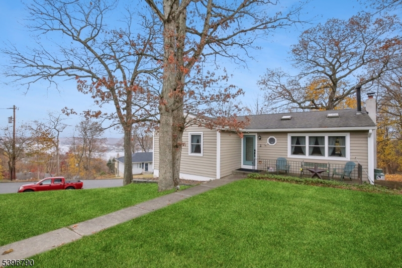 Hopatcong Boro, NJ 07843,2 Teri Ln