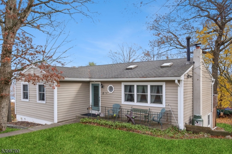 Hopatcong Boro, NJ 07843,2 Teri Ln