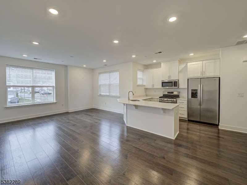 Morris Plains Boro, NJ 07950,63 Veterans Way