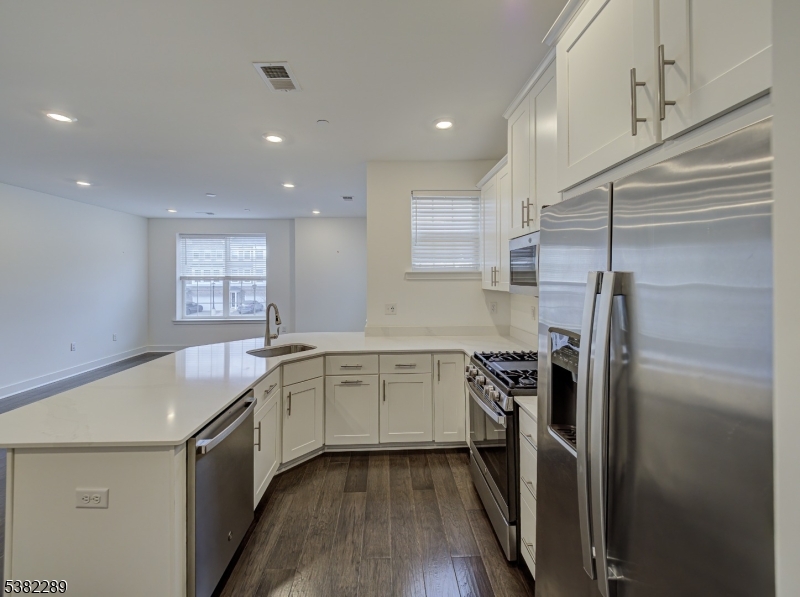 Morris Plains Boro, NJ 07950,63 Veterans Way