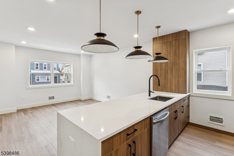 East Orange City, NJ 07018,84 Hollywood Ave #1