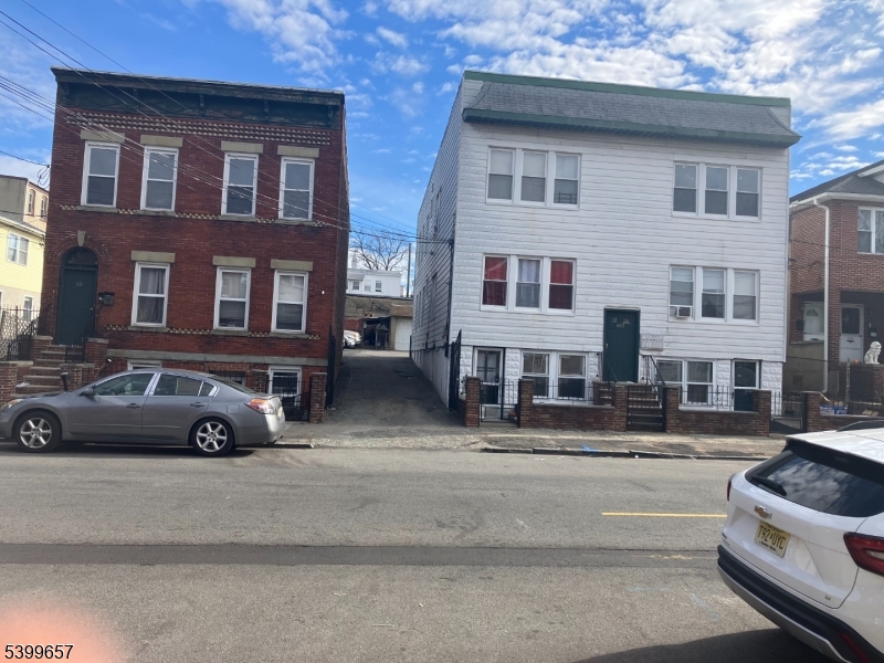 Newark City, NJ 07107,635-637 N 8Th St