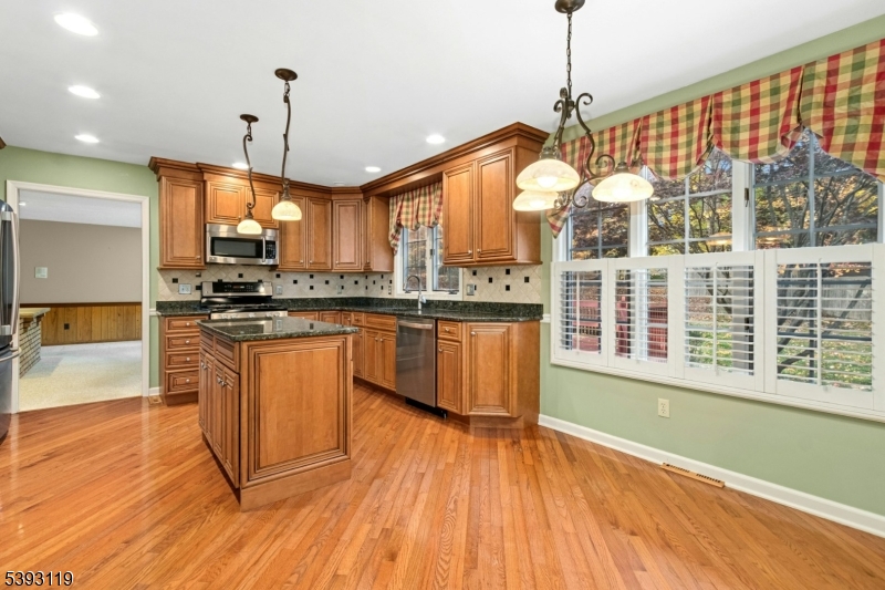 Scotch Plains Twp., NJ 07076,19 Ravenswood Ln