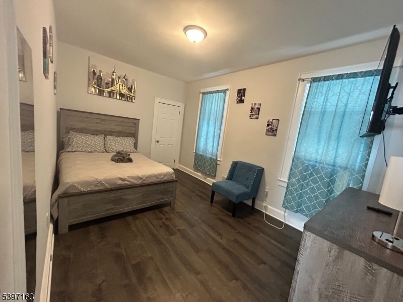 Newark City, NJ 07112,142 Mapes Ave Floor 1 #1