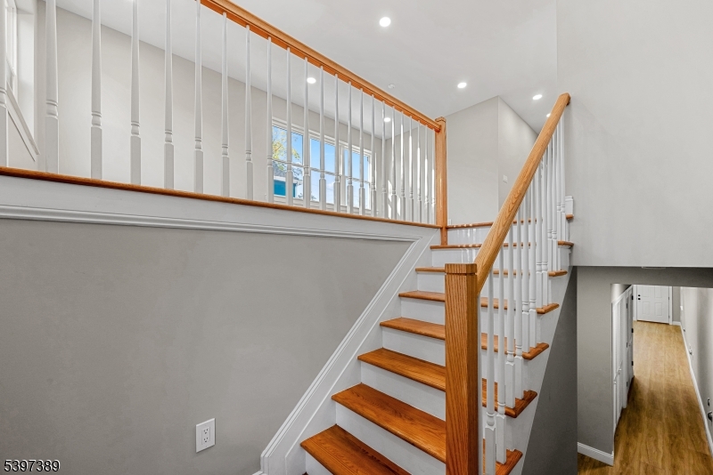 East Orange City, NJ 07018,63 Oak St