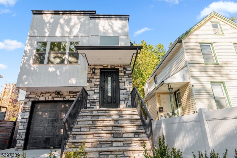 East Orange City, NJ 07018,63 Oak St