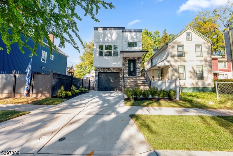 East Orange City, NJ 07018,63 Oak St