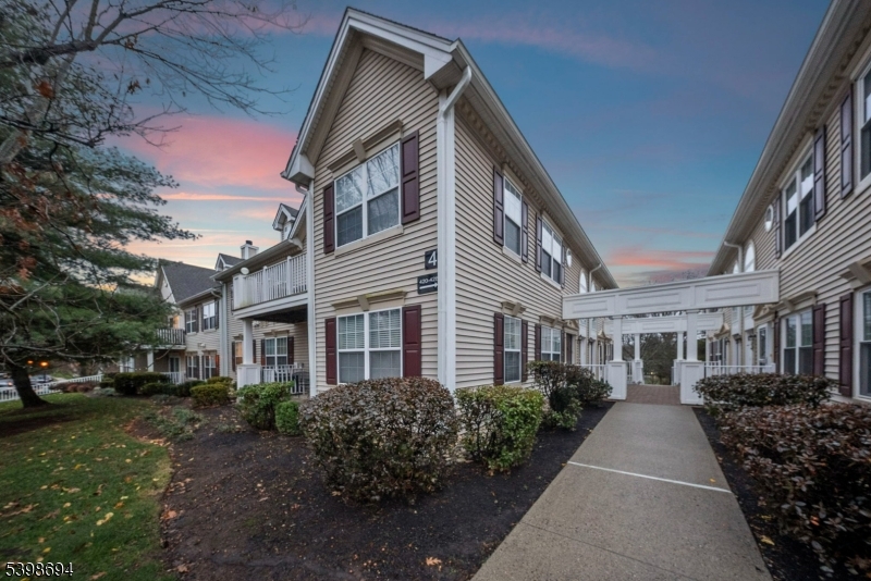 Branchburg Twp., NJ 08876,420 Azalea Ter #420