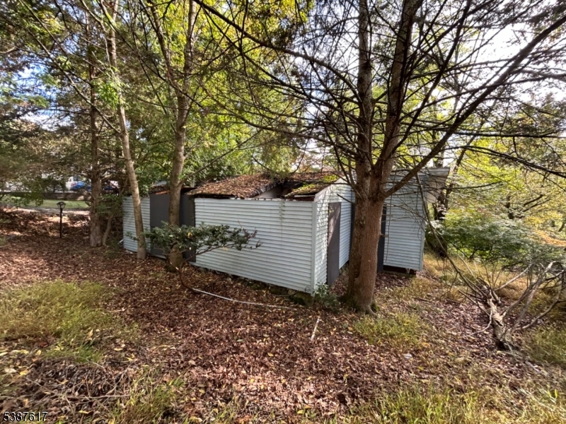 3 Overlook Dr, High Bridge Boro, NJ 08829