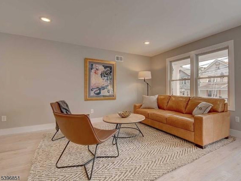 Montclair Twp., NJ 07042,81 Mission St