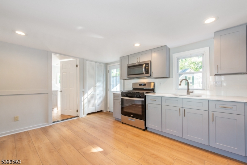 Netcong Boro, NJ 07857,98 Main St