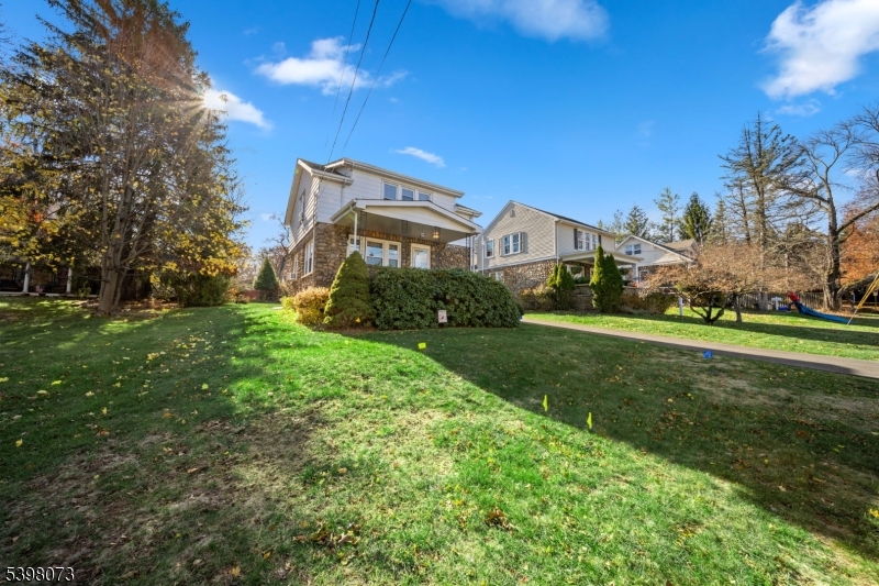 50 Faner Rd, Midland Park Boro, NJ 07432