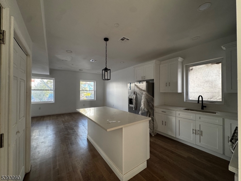 696 Dr Martin Luther King J, Newark City, NJ 07102