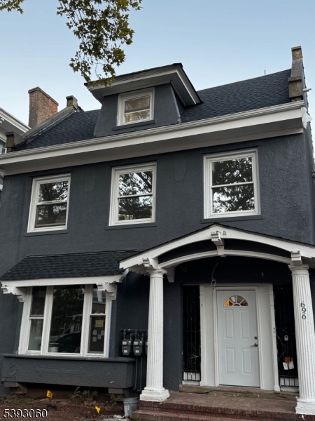 Newark City, NJ 07102,696 Dr Martin Luther King J