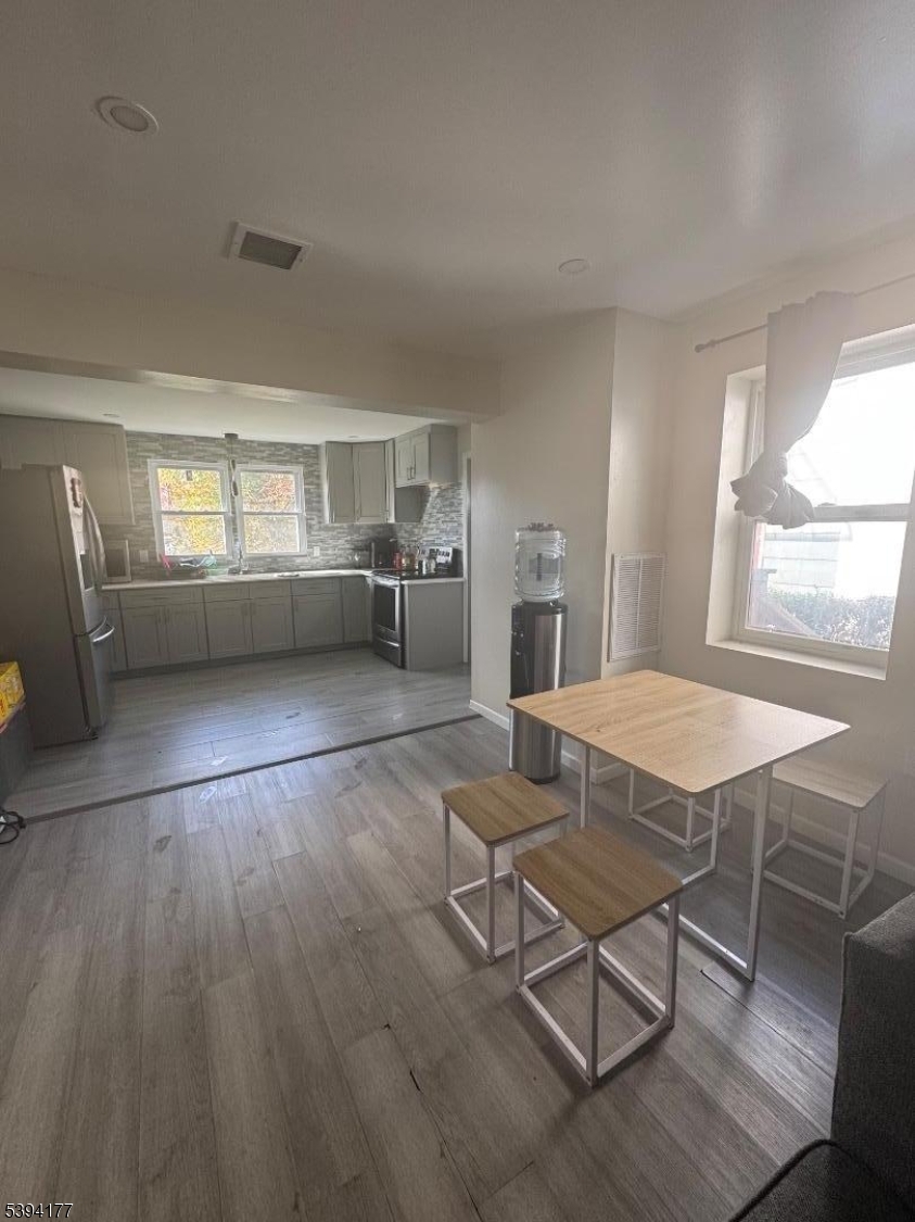 Elizabeth City, NJ 07202,1036 8 S Elmora Av