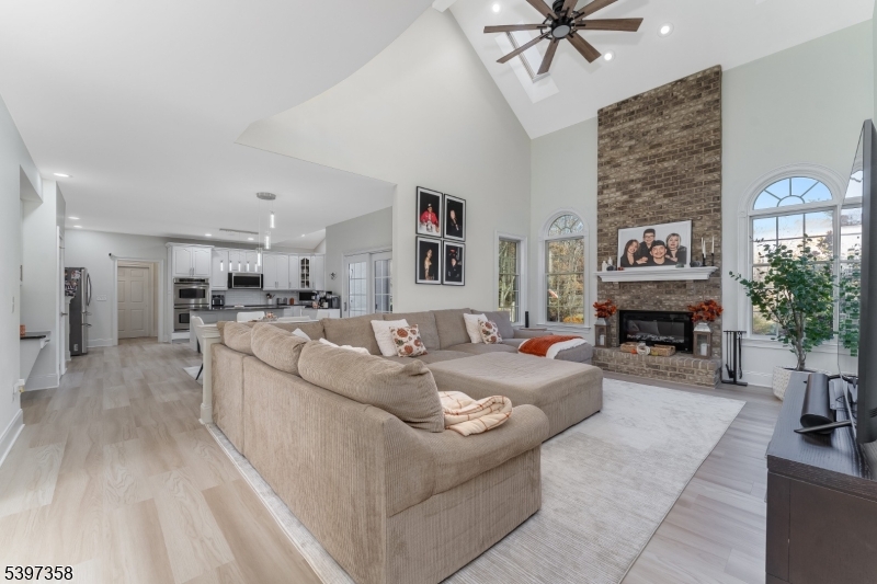 Clinton Twp., NJ 08801,16 Perry Rd