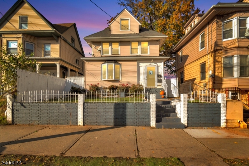 111 Murray St, Elizabeth City, NJ 07202