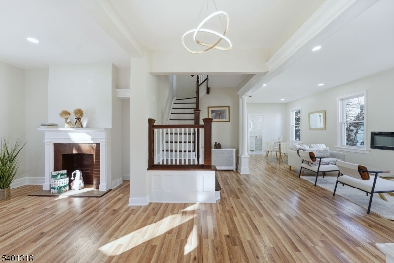 East Orange City, NJ 07017,33 Midland Ave