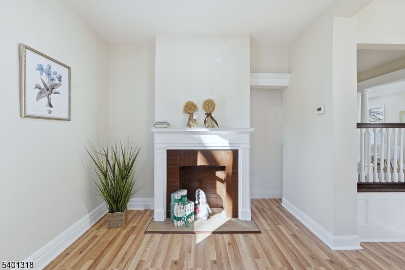 East Orange City, NJ 07017,33 Midland Ave