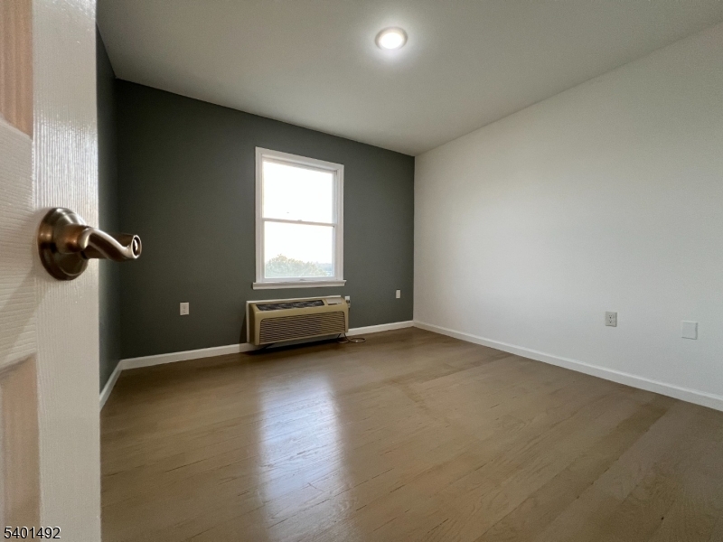 Fairview Boro, NJ 07022,614E Fairview Ave #E