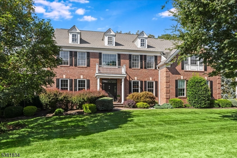 16 Setting Sun Dr, Washington Twp., NJ 07853