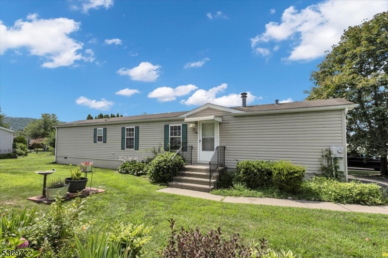 4 Dawn Drive, White Twp., NJ 07823