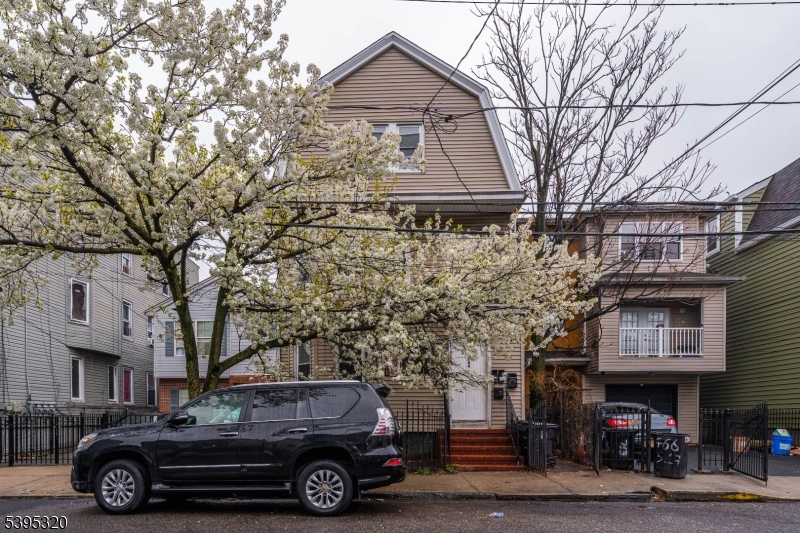 Newark City, NJ 07103,764 S 17Th St