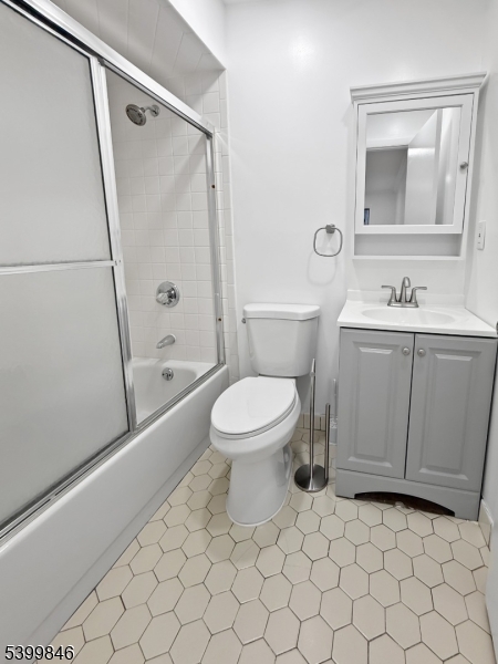 Belleville Twp., NJ 07109,680 Union Ave #E1