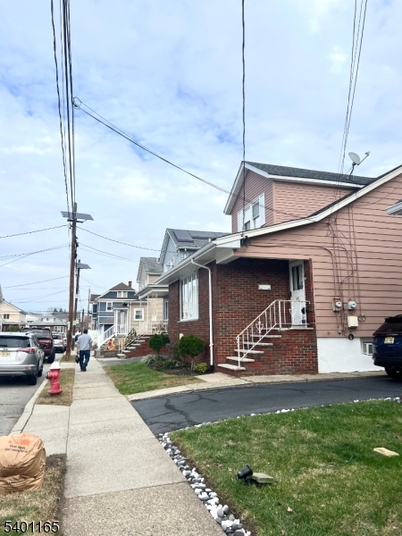 Totowa Boro, NJ 07512,20 Elizabeth Pl