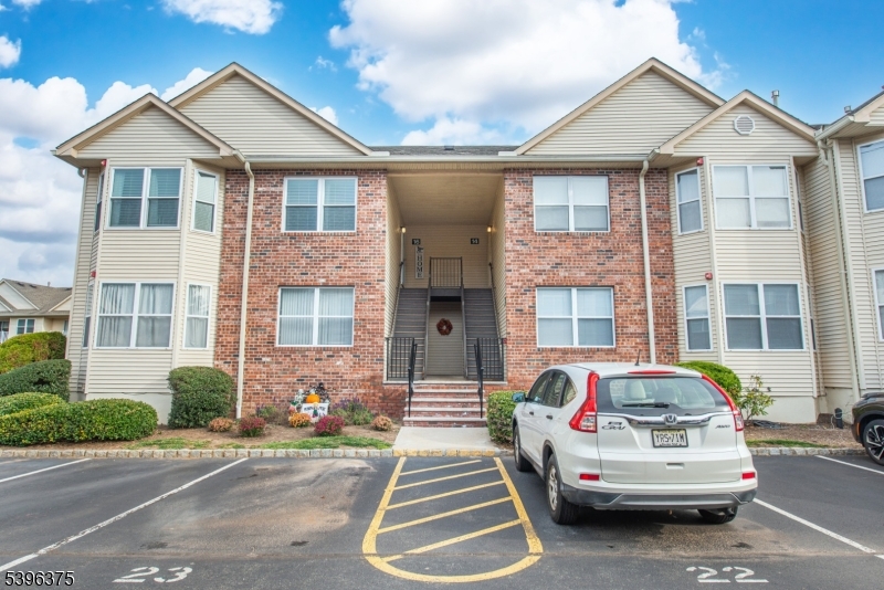 16 Claire Ct, East Hanover Twp., NJ 07936