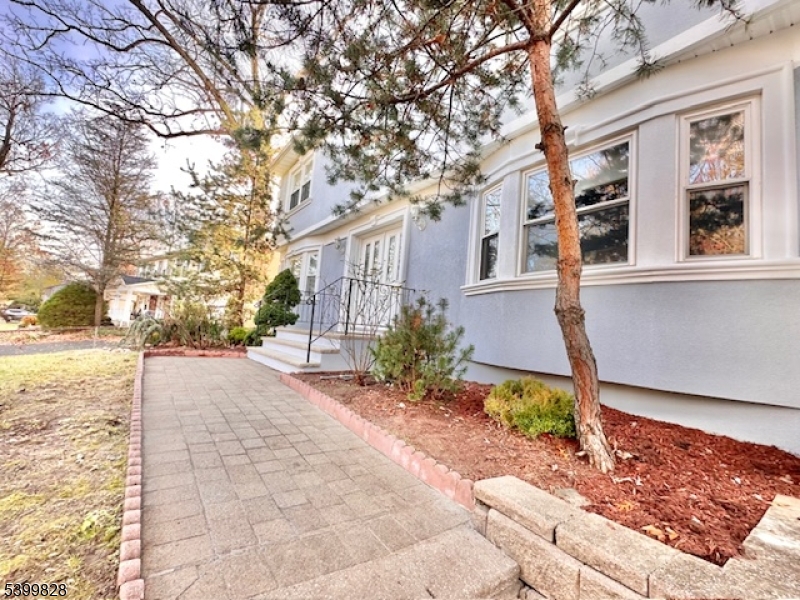 East Brunswick Twp., NJ 08816,8 Constitution Ct