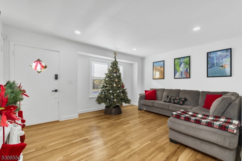 Pompton Lakes Boro, NJ 07442,207 Garden Rd