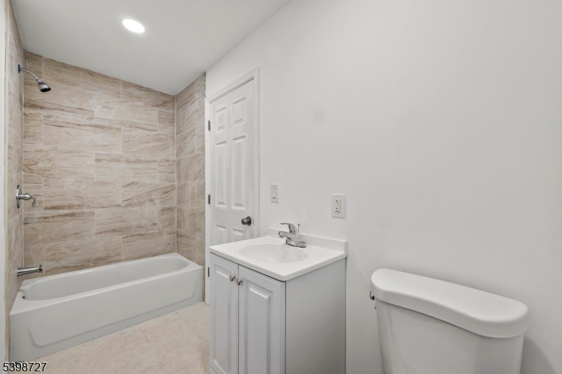 Paterson City, NJ 07504,160 17Th Ave