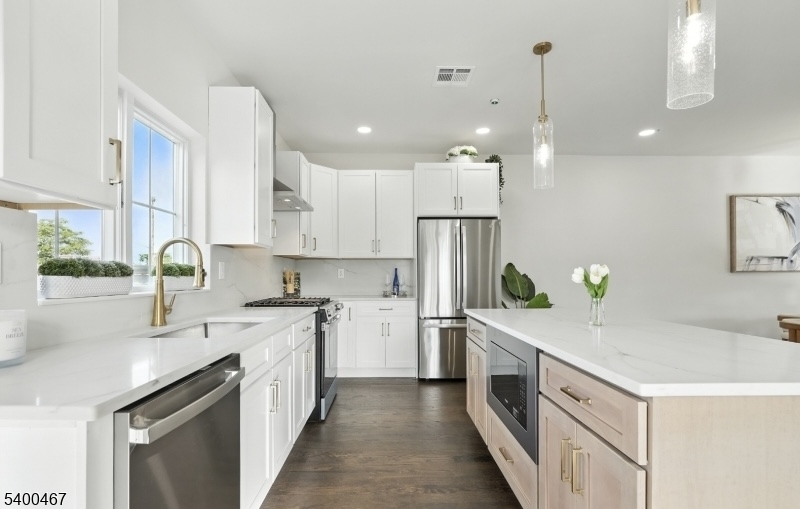 North Arlington Boro, NJ 07031,186 Canterbury Ave