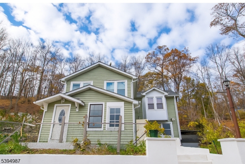 Hopatcong Boro, NJ 07849,233 Lakeside Ave