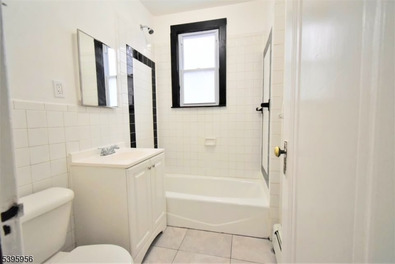 Newark City, NJ 07112,352 Wainwright St #1R