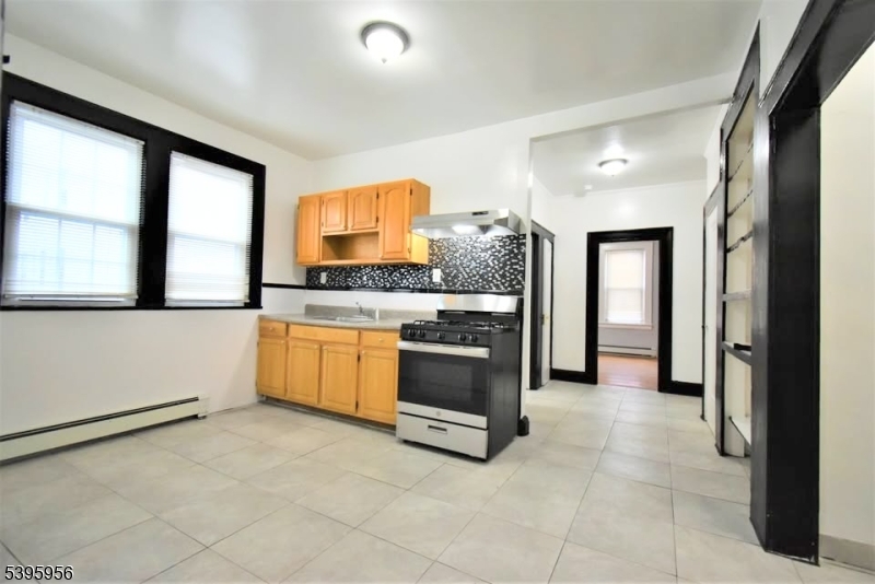 Newark City, NJ 07112,352 Wainwright St #1R