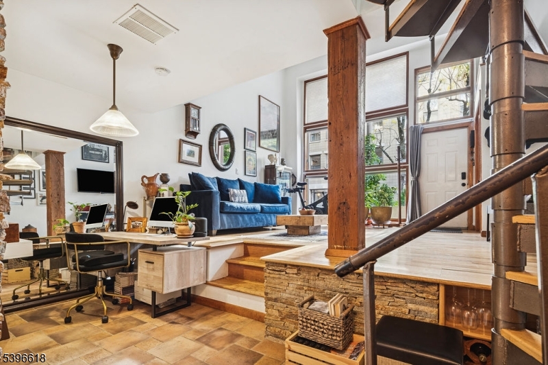 Newark City, NJ 07105,54-60 Mcwhorter St #108