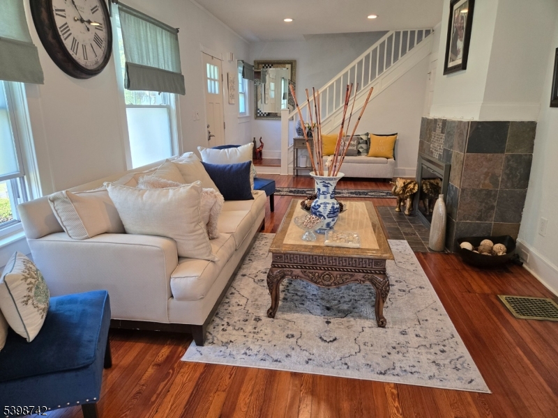 Plainfield City, NJ 07063,957 Myrtle Ave