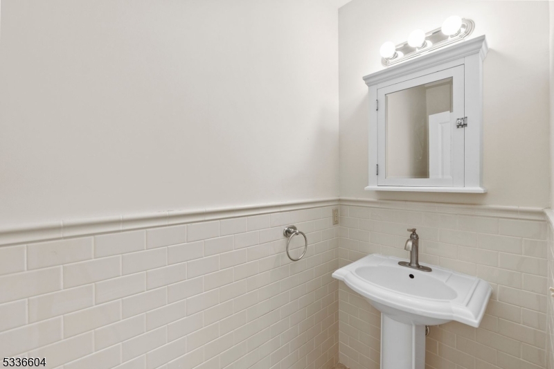 Hawthorne Boro, NJ 07506,33 Forest Ave #1E