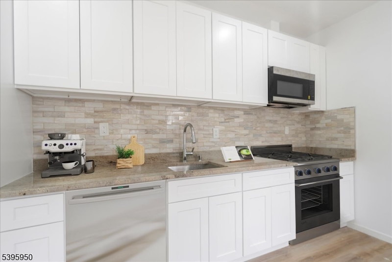 Newark City, NJ 07108,813 S 12Th St