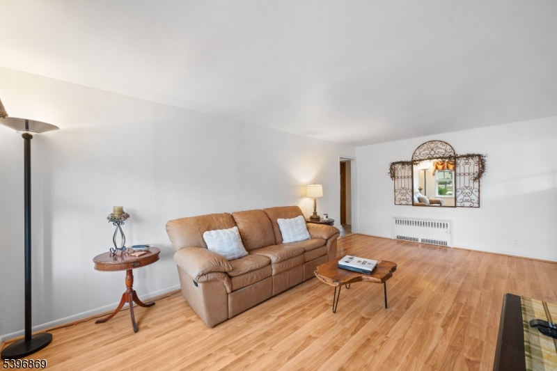 Fair Lawn Boro, NJ 07410,63 Pomona Ave