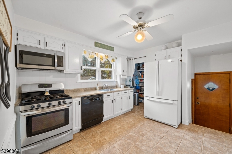 Fair Lawn Boro, NJ 07410,63 Pomona Ave