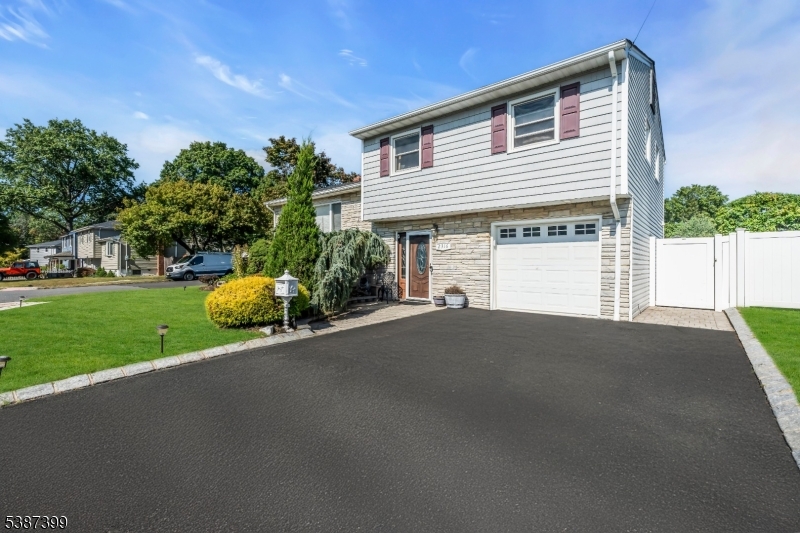 Linden City, NJ 07036,2316 Old Grove Rd