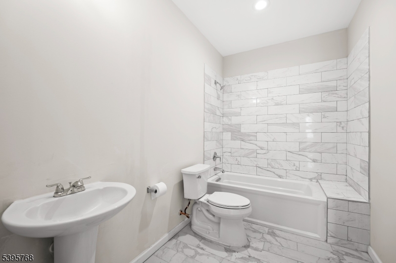 Rutherford Boro, NJ 07070,176 Union Ave