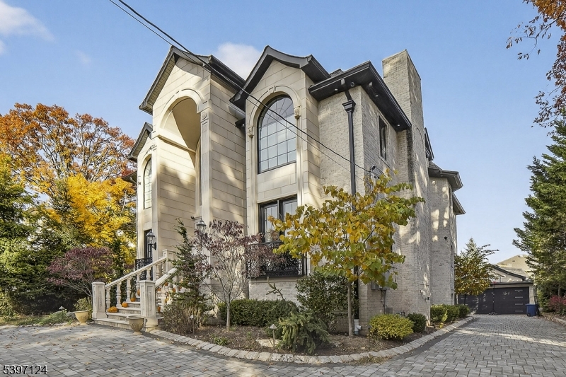 Fort Lee Boro, NJ 07024,1096 Briar Way