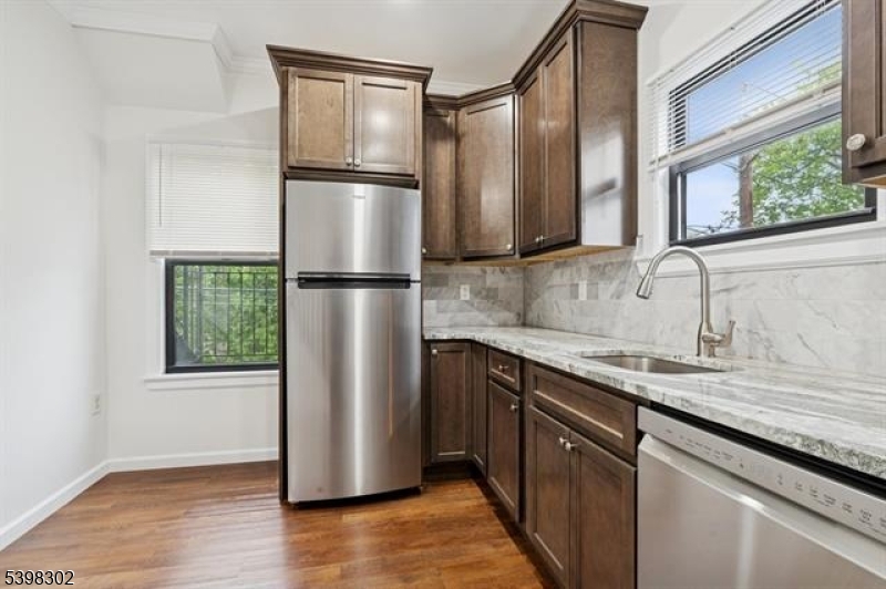 Jersey City, NJ 07304,350 Arlington Ave #1