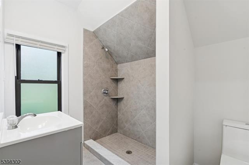 Jersey City, NJ 07304,350 Arlington Ave #1